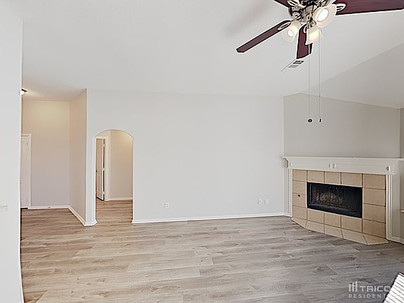 3rd image of 407 W Creek Dr