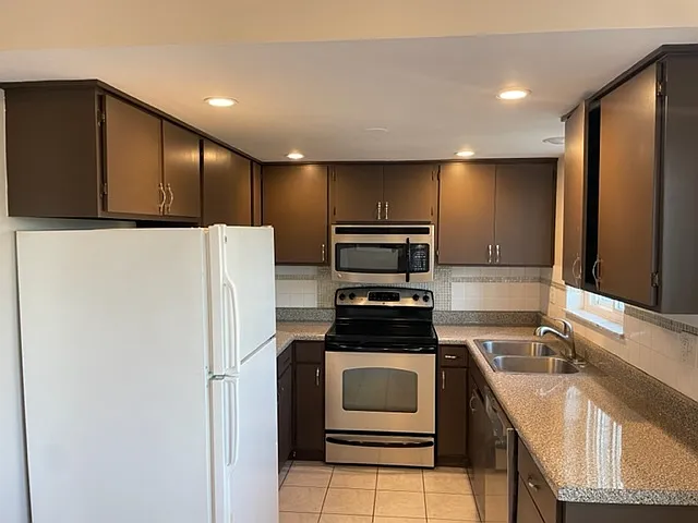 1019 Peterson Ave #B6 — Photo 12