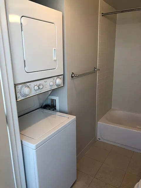 A Piece of Heaven on Kapiolani Boulevard - Two Bedroom 43rd Floor Great Views — Photo 2