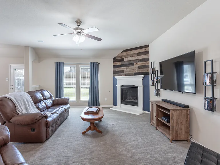 912 Lake Cypress Ln — Photo 12