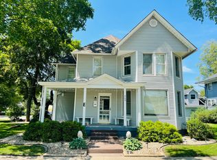 705 Richard St, Henry, IL 61537