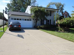 33073 Beth Ann Dr, Sterling Heights, MI 48310