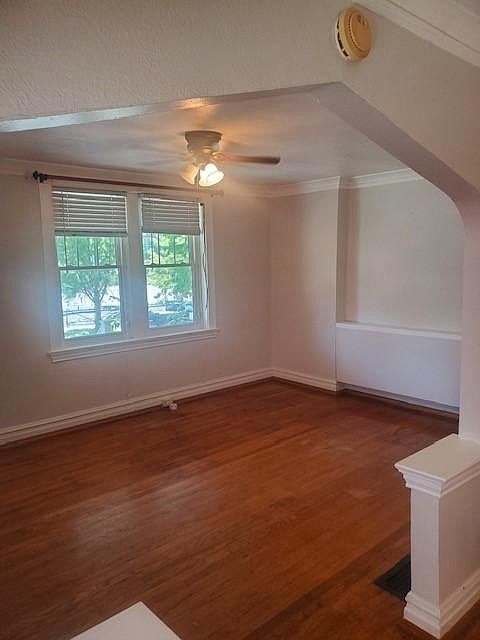 1st image of 5325 Sutherland Ave #1