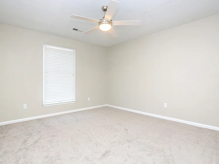 Belmont Heights Apartments & Townhomes — Photo 45