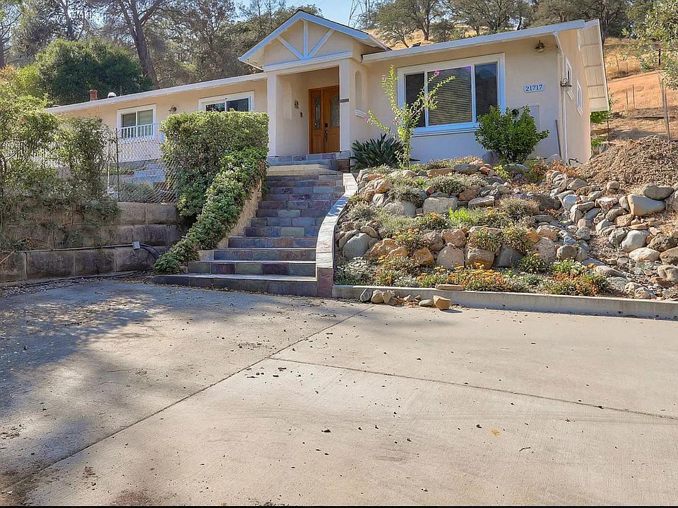 Front of house from the additional parking, (additional single level access from the top.