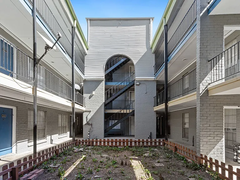 Sharpstown Manor — Photo 15