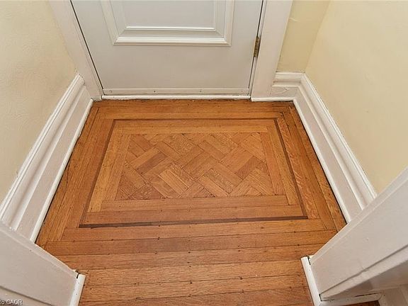5th image of 20 Fairholt Rd N