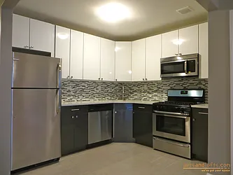 Rented by aptsandlofts.com