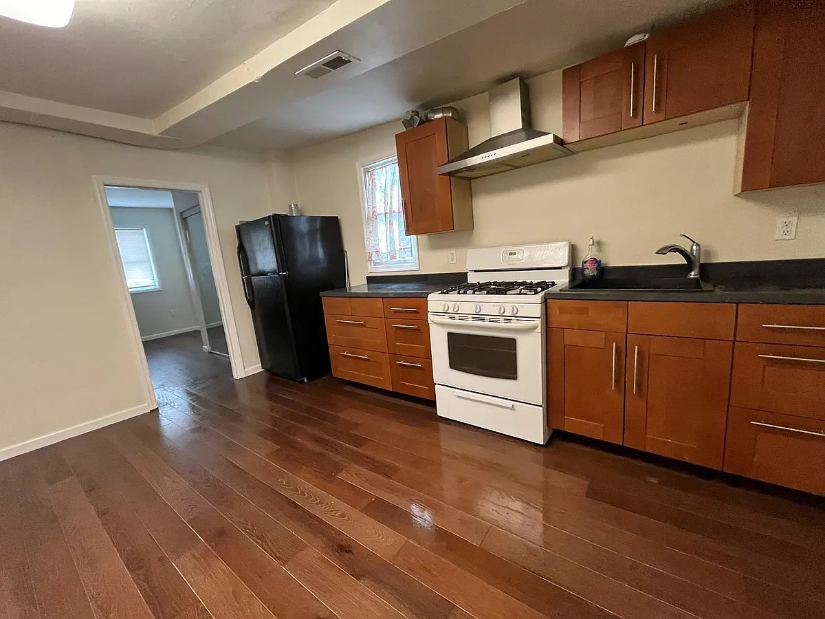 Building Photo - 1162 S 15th St #2