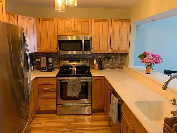 2nd image of 1032 Marina Bluff Dr