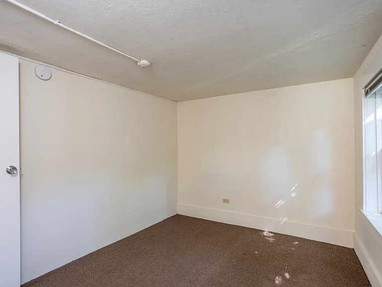 812 W 1st St #1 — Photo 14