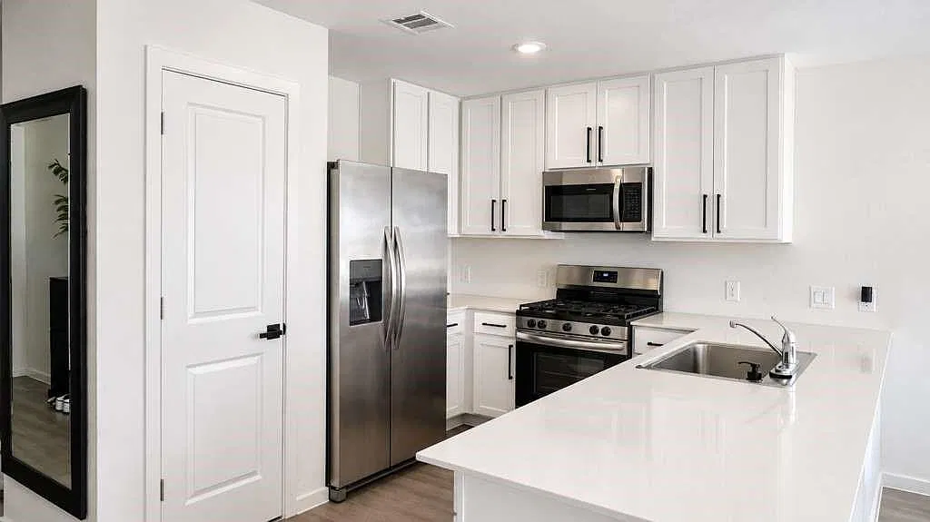 3 bed, 2.0 bath, 1106 sqft, $1,850 — Photo 4