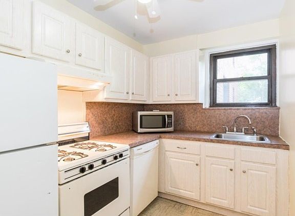 5th image of 180 Pearsall Dr APT 2A