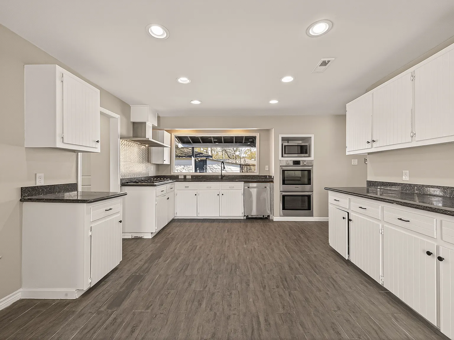 4 bed, 2330 sqft, $2,200 — Photo 3