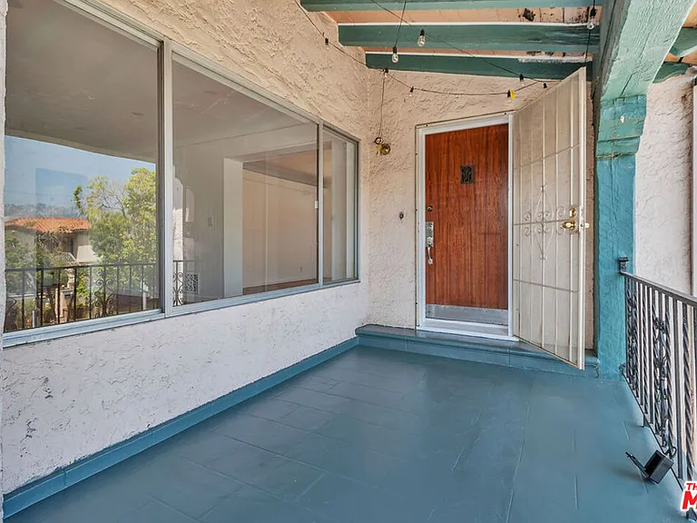 8300 Blackburn Ave — Photo 28