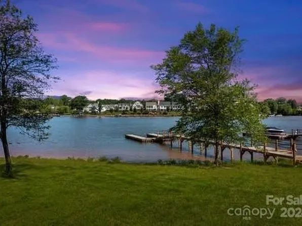 148 Twin Sisters Ln, Mooresville, NC 28117