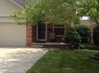 54 Maplegrove Dr #1, Clawson, MI 48017