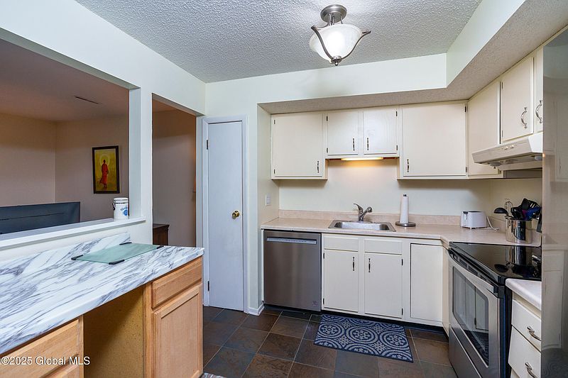 5th image of 406 Greenhill Court
