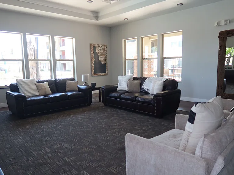 Hawthorne Gardens Apartments — Photo 13