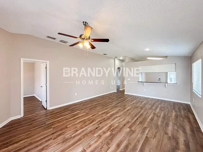 3 bed, 2.0 bath, 1235 sqft, $2,055 — Photo 4