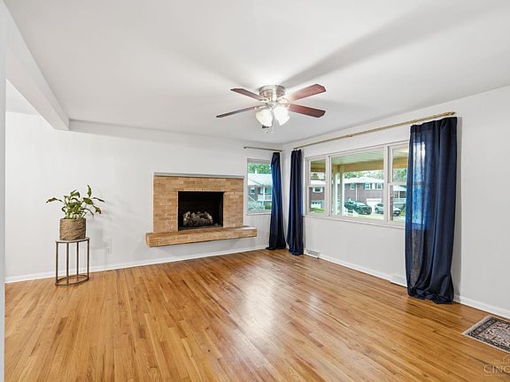 3rd image of 4643 Leadwell Ln