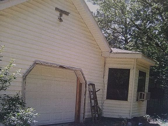 Drive-around 1.5 car garage.