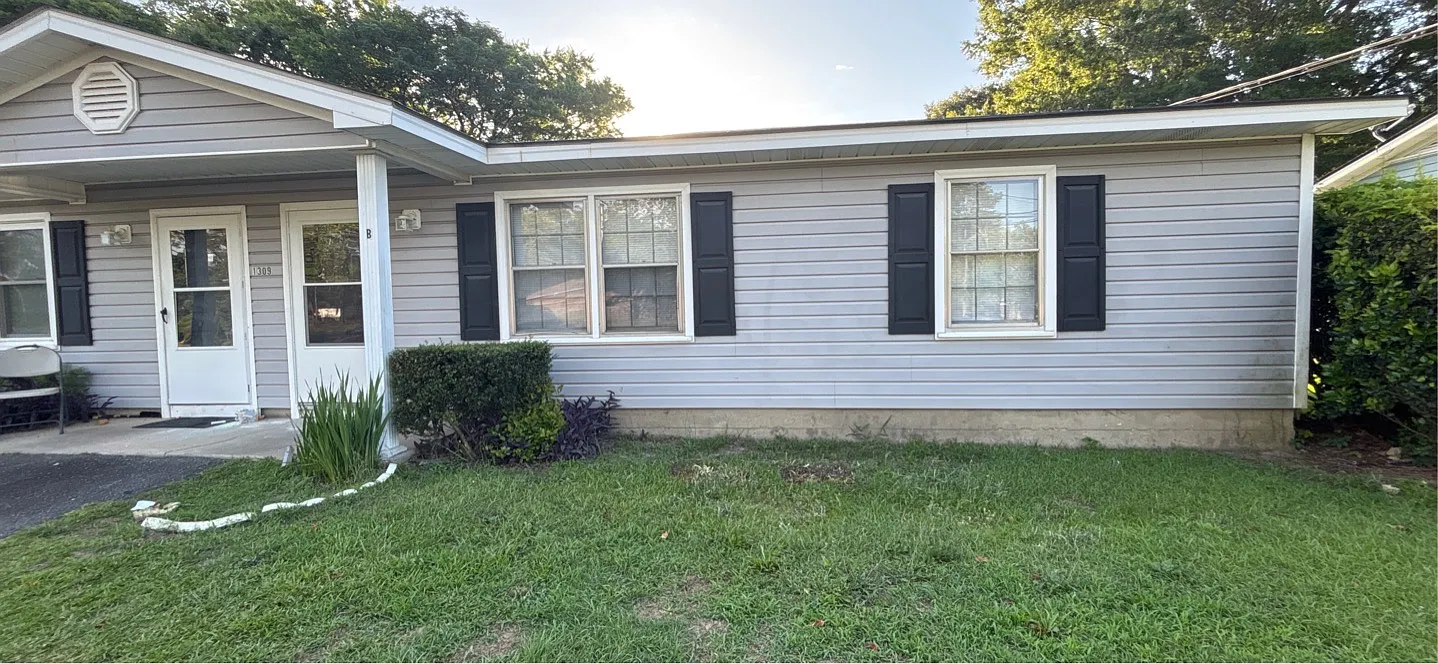 1309- B Ireland Drive - B — Photo 2