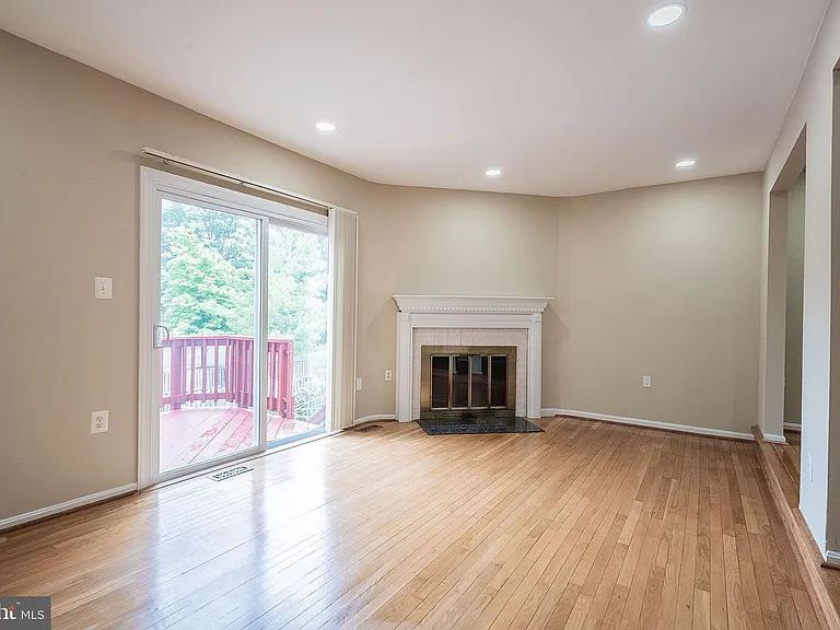 5844 Banning Pl — Photo 22