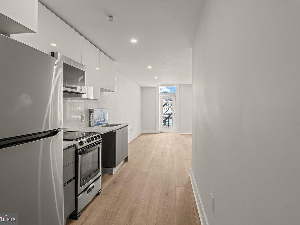 1st image of 253 N 3rd St #3R