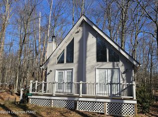 20 Minisink Dr, Pocono Lake, PA 18347
