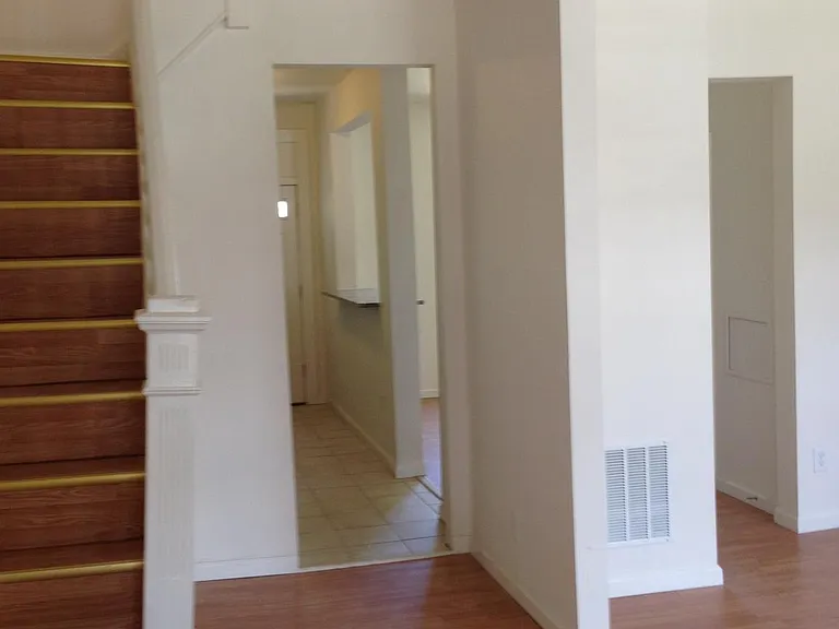 621 Linnard St — Photo 2