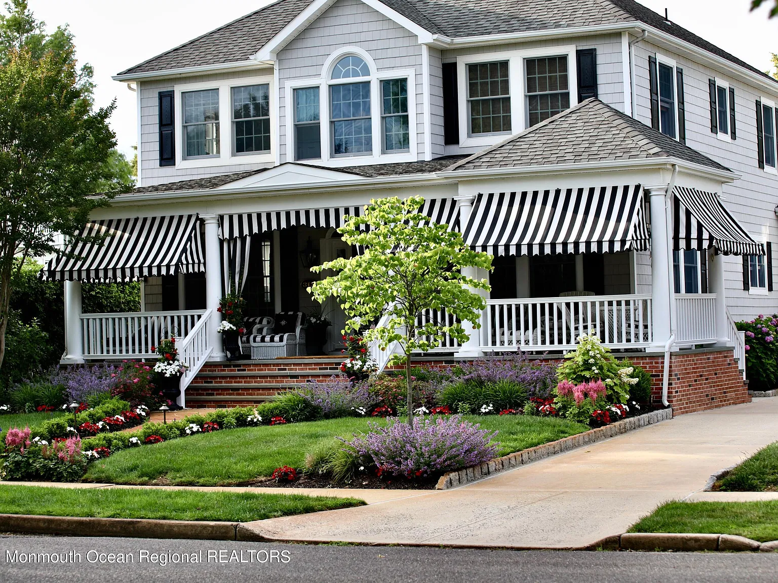 5 bed, 4.5 bath, 3339 sqft, $15,000 — Photo 2