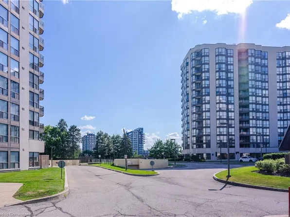 1155 Bough Beeches Blvd #1405, Mississauga, ON L4W 4N2