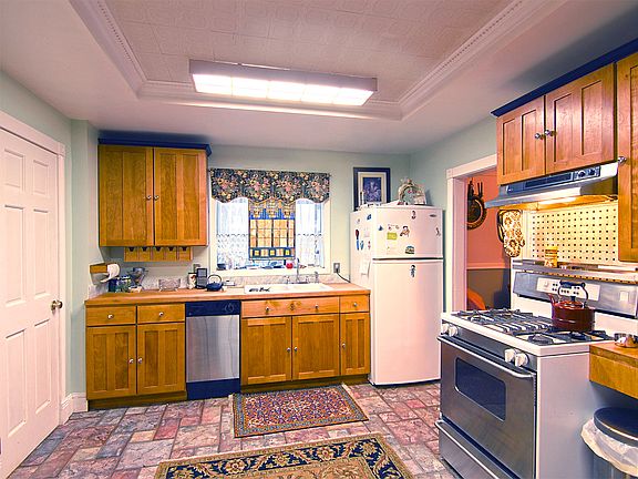 13 x 11 large kitchen