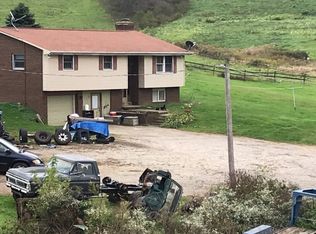 37 Yates Ln, Eighty Four, PA 15330