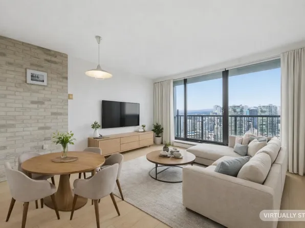 1330 Harwood St #2103, Vancouver, BC V6E 1S8