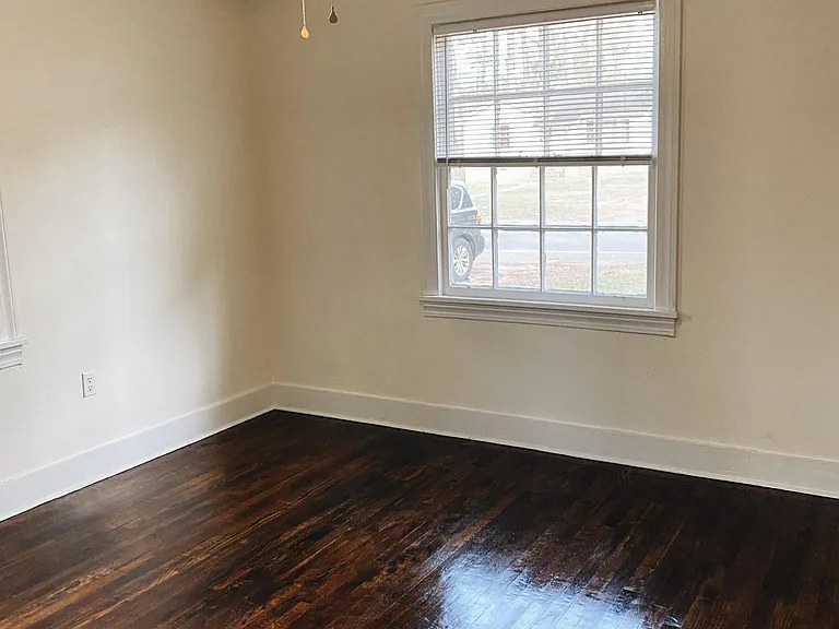 322 N 25th Ave — Photo 5