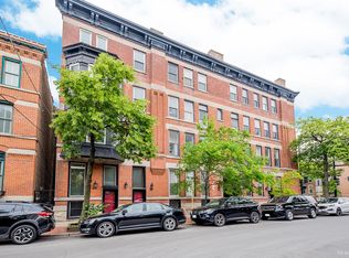 223 W Wisconsin St APT 3A, Chicago, IL 60614