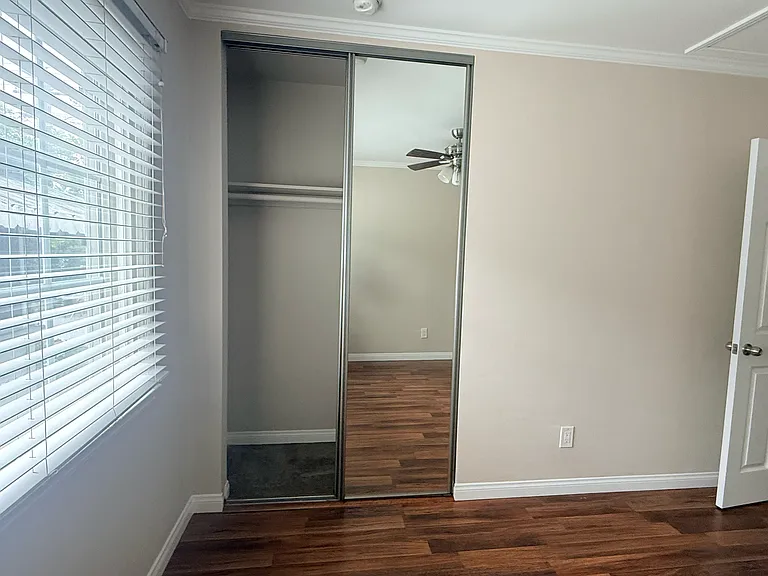 4112 W Victory Blvd — Photo 16