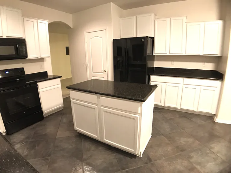 17584 W Acacia Ct — Photo 6