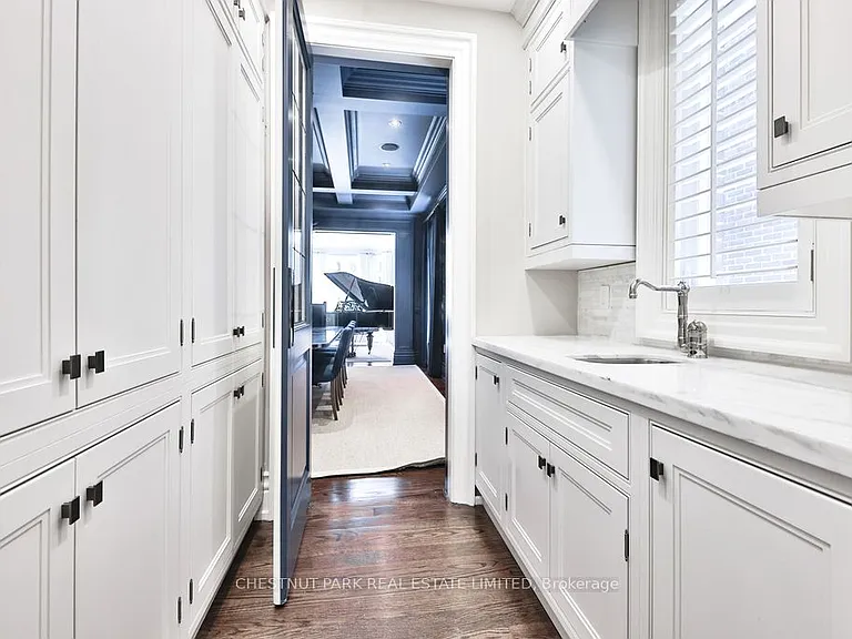 182 Saint Leonards Ave — Photo 8