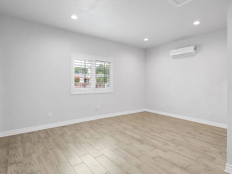 8459 Omelveny Ave — Photo 9