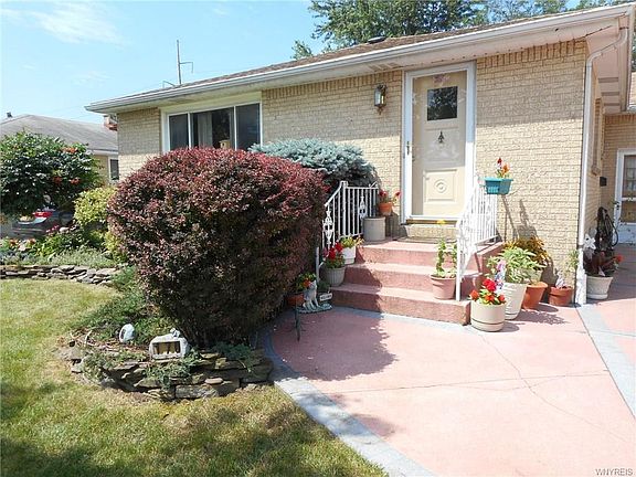 3rd image of 170 Lou Ann Dr