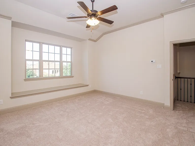 939 Whitehall Dr — Photo 27