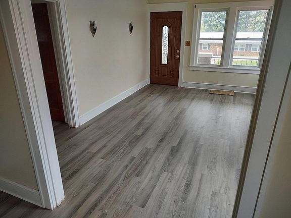 3rd image of 215 Church St