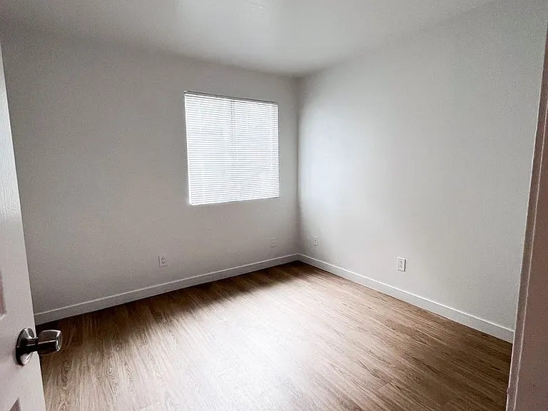 Mountain View Condos — Photo 93