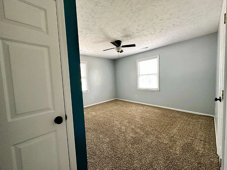 416 Georgetown Cir — Photo 16