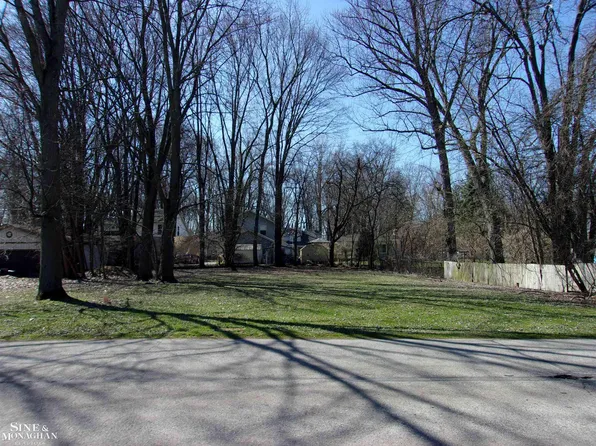 615 Liberty St, Algonac, MI 48001