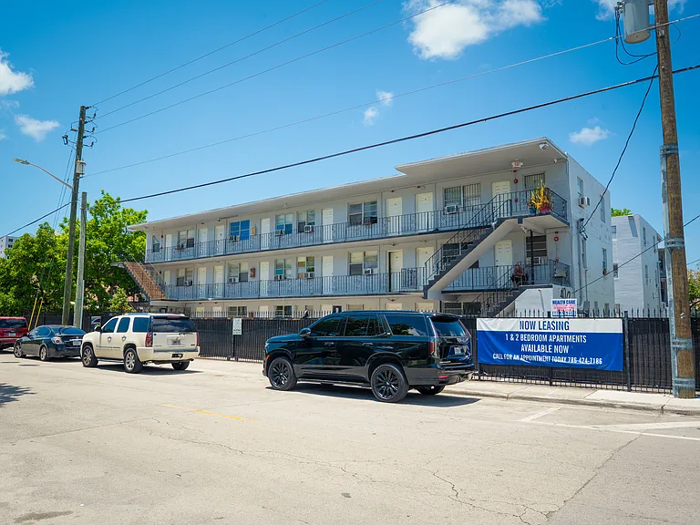 Miami Central Apartments — Photo 17