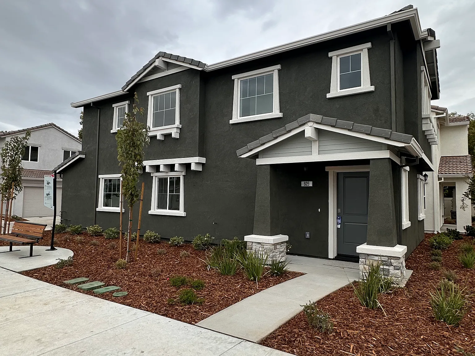 3 bed, 1306 sqft, $3,000 — Photo 1